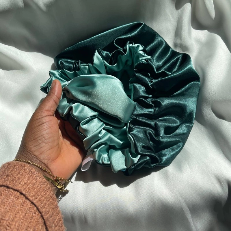 REVERSIBLE SATIN BONNET MEDIUM
