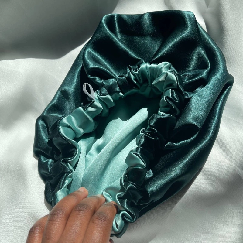 REVERSIBLE SATIN BONNET MEDIUM